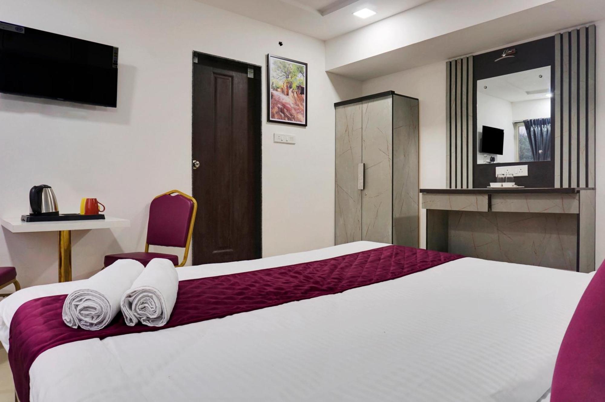 Hotel Orchard Park Púna Kültér fotó