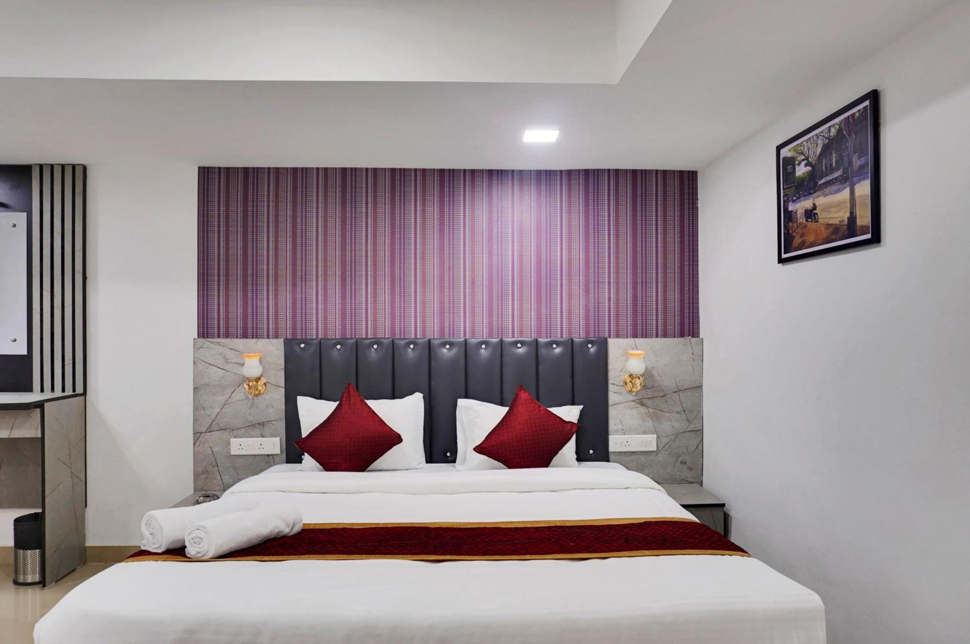 Hotel Orchard Park Púna Kültér fotó