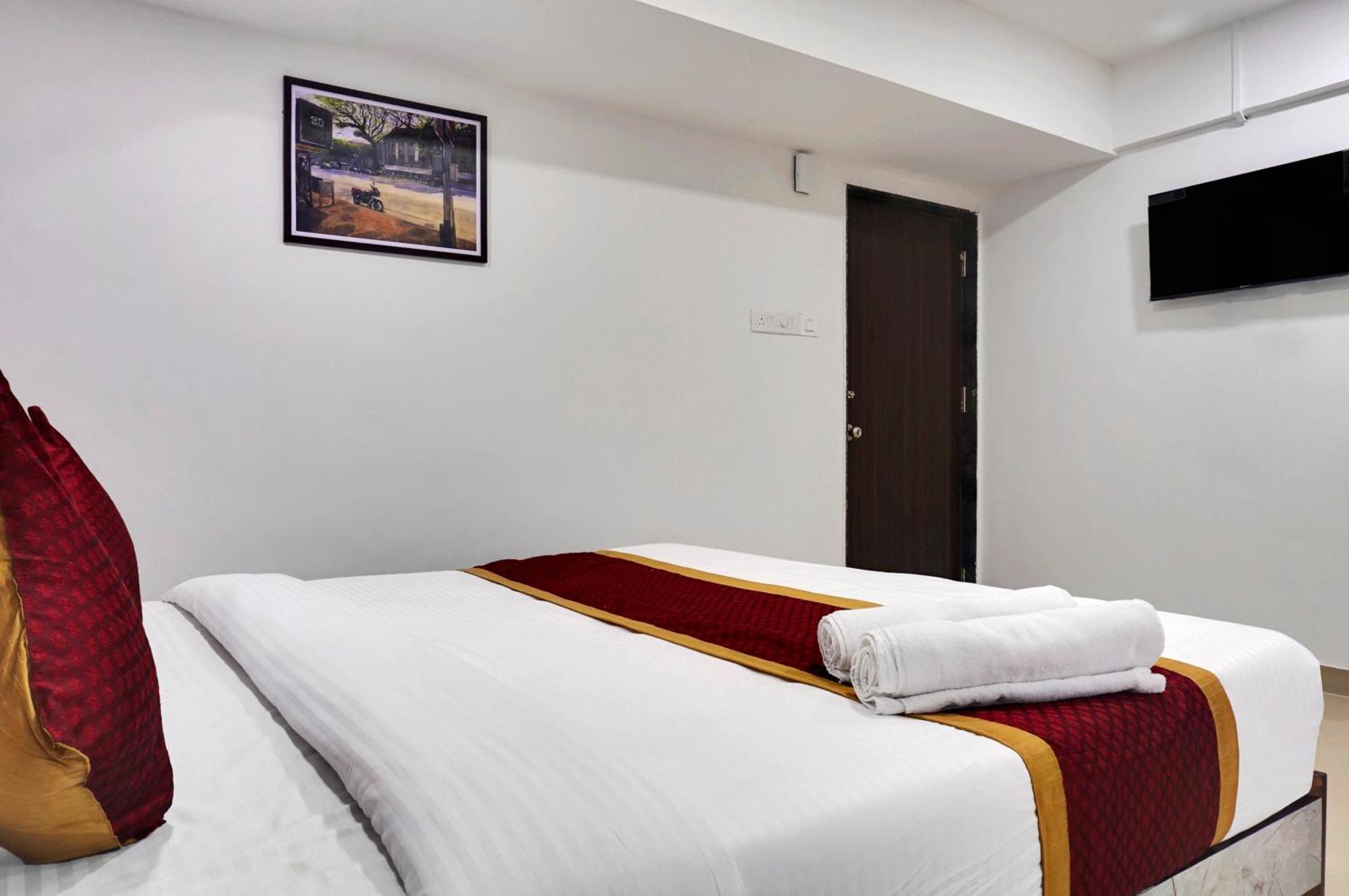 Hotel Orchard Park Púna Kültér fotó